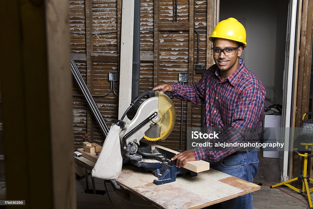 Hombre latino Trabajador de construcción - Foto de stock de Etnia Latinoamericana libre de derechos