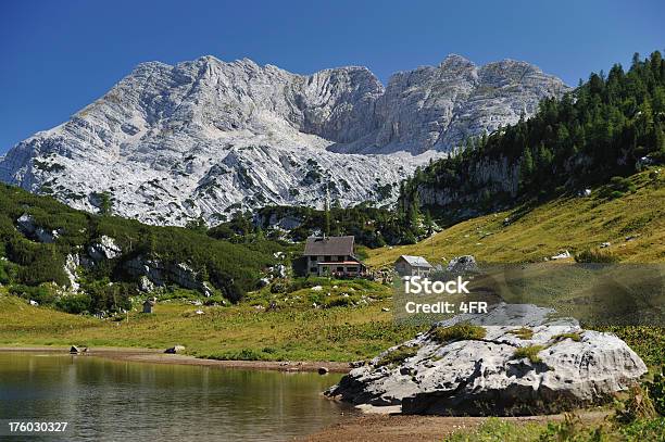 Caminhadas Trail Conducente À Pühringer Hüttealpes Austríacos - Fotografias de stock e mais imagens de Perseguição - Conceito