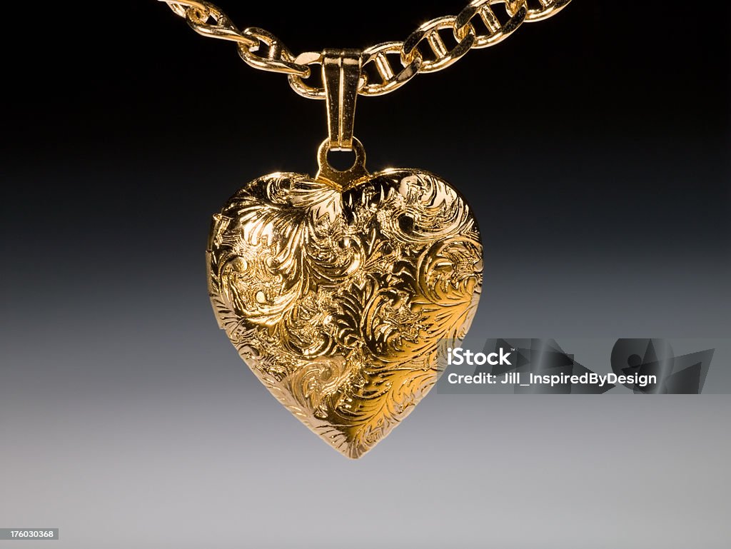 Collana con medaglione oro - Foto stock royalty-free di Pendente prezioso