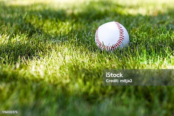 Baseball Na Trawie Ii - zdjęcia stockowe i więcej obrazów Baseball - Baseball, Bez ludzi, Fotografika