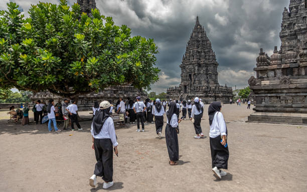 świątynia prambana, yogyakarta, indonezja. wyspa jawa. - credo zdjęcia i obrazy z banku zdjęć