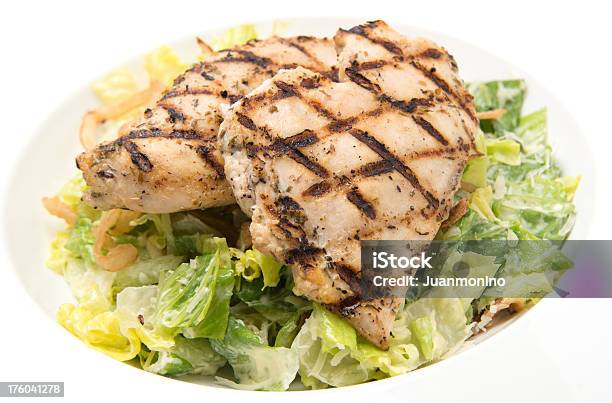 鶏胸肉のグリルにはシーザーサラダ - カットアウトのストックフォトや画像を多数ご用意 - カットアウト, カラー画像, クローズアップ