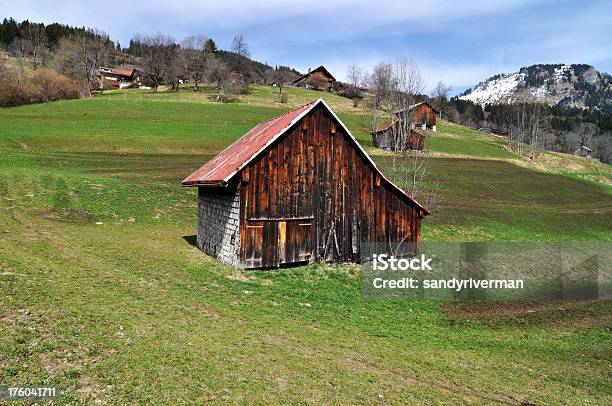 Stary Stodoła W Alpach - zdjęcia stockowe i więcej obrazów Allgäu - Allgäu, Alpy, Bawaria