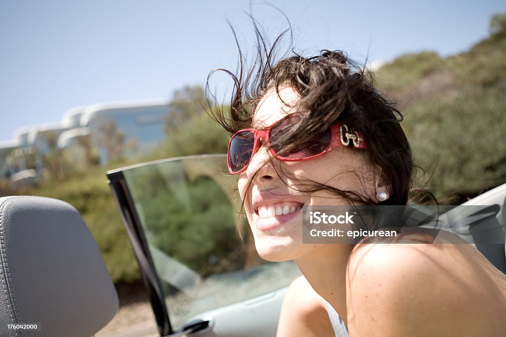 Fille en voiture décapotable - Photo de Visage libre de droits