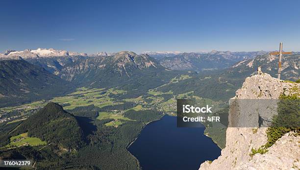 Finalmente O Topo Cimeira Da Montanha Alpes Austríacoscross Panorama Xxxl - Fotografias de stock e mais imagens de Ajardinado