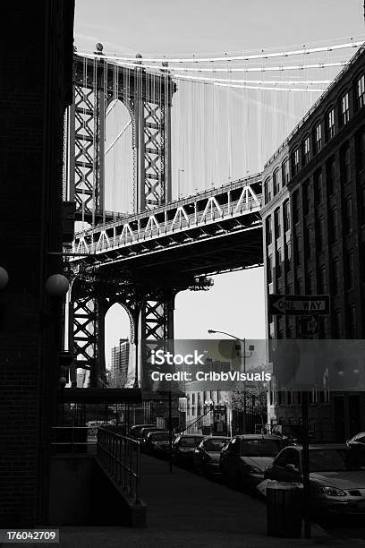 Puente De Brooklyn Dumbo Vista De Manhattan Foto de stock y más banco de imágenes de Puente de Manhattan - Puente de Manhattan, Blanco y negro, Anochecer