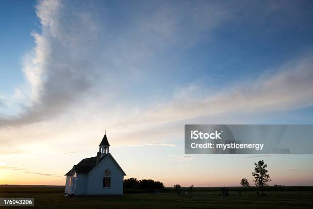 Foto de Manitoba Igreja e mais fotos de stock de Canadá - Canadá, Cloudscape, Cruz - Objeto religioso