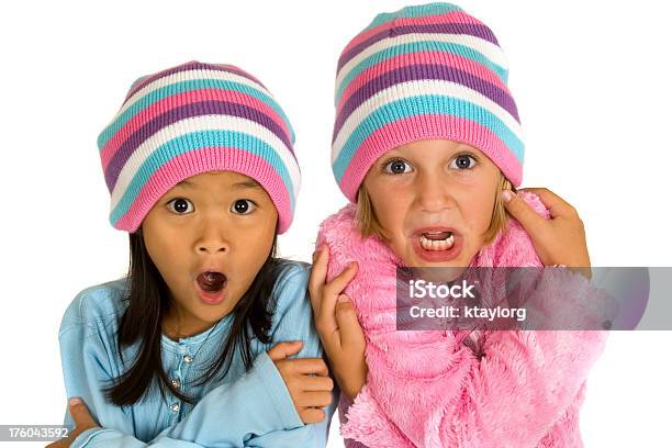 Kalte Kleine Mädchen Stockfoto und mehr Bilder von Kind - Kind, Kälte, Multikulturelle Gruppe
