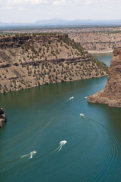 boating on lake billy chinook