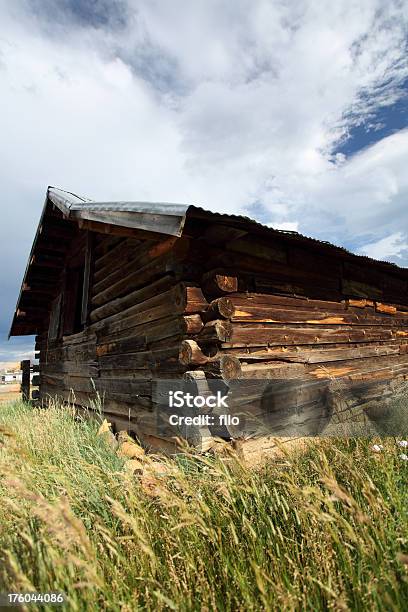 Old Log Cabin Foto de stock y más banco de imágenes de Abstracto - Abstracto, Agricultura, Anticuado