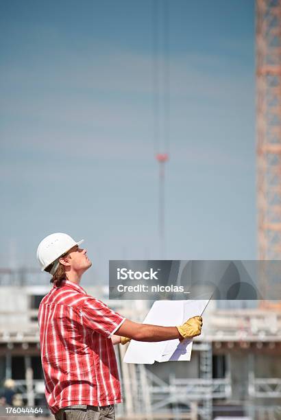 Robotnik Budowlany - zdjęcia stockowe i więcej obrazów Budować - Budować, Codzienne ubranie, Czerwony