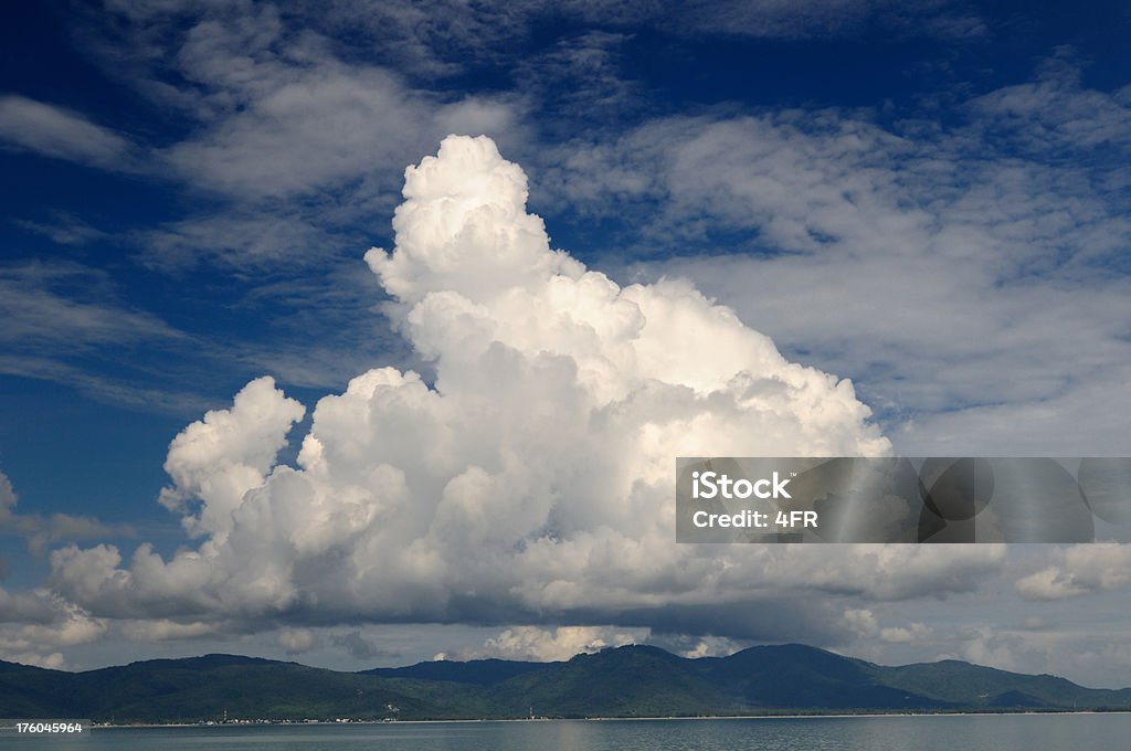 Gran cúmulo de fenómenos atmosféricos - Foto de stock de Nube libre de derechos