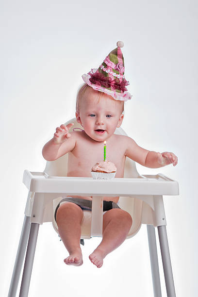 bebé feliz primeiro aniversário isolado a branco - cupcake birthday birthday cake first place imagens e fotografias de stock