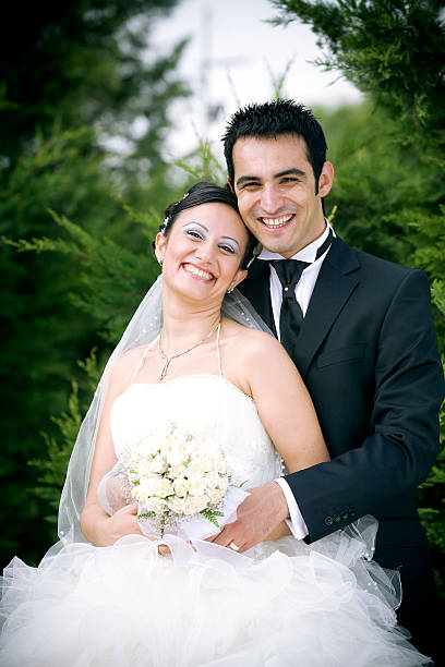 невеста и жених - newlywed wedding couple human hair стоковые фото и изображения