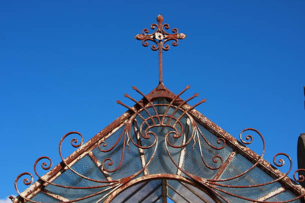 istock top of tomb 176048154