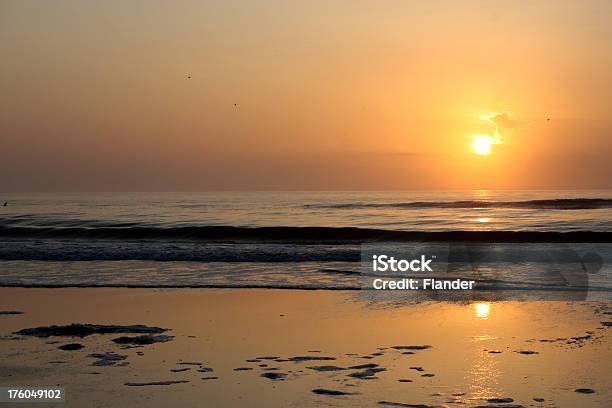 Foto de Nascer Do Sol e mais fotos de stock de Areia - Areia, Cena de tranquilidade, Cloudscape