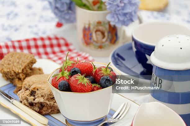 Tè Pomeridiano Con Fragole - Fotografie stock e altre immagini di Alimentazione sana - Alimentazione sana, Cibi e bevande, Cibo