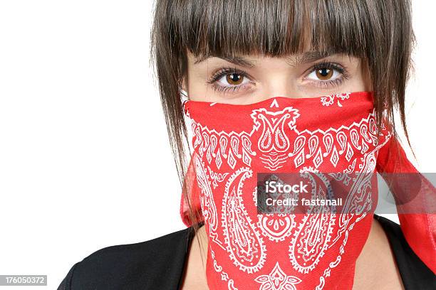 Mal Brunette Girl In Red Bandanna Foto de stock y más banco de imágenes de Bandana - Bandana, Cara humana, Moda