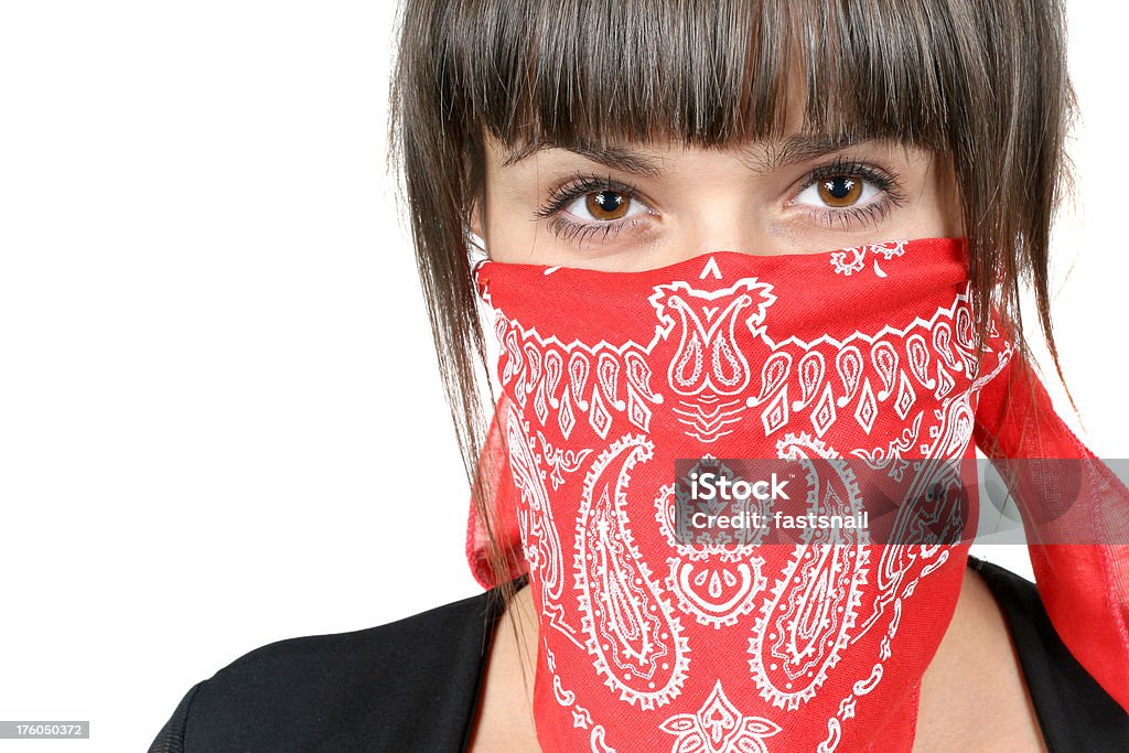 Mal brunette garota em vermelho bandana dos - Foto de stock de Bandana - Acessório royalty-free