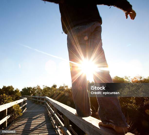 Boardwalk Gleichgewicht Stockfoto und mehr Bilder von Abgeschiedenheit - Abgeschiedenheit, Aktiver Lebensstil, Aufnahme von unten