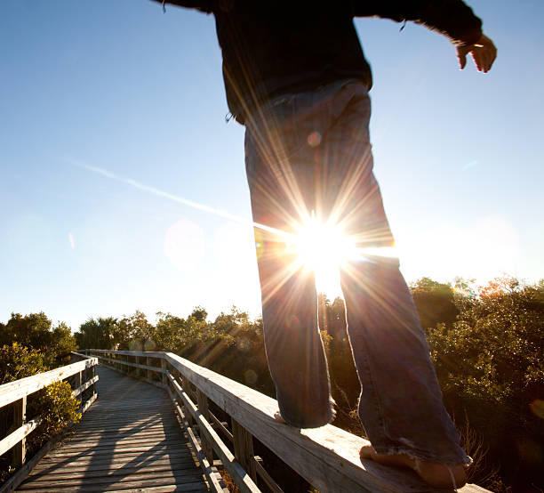 boardwalk equilíbrio - georgia sunlight healthy lifestyle cumberland island - fotografias e filmes do acervo