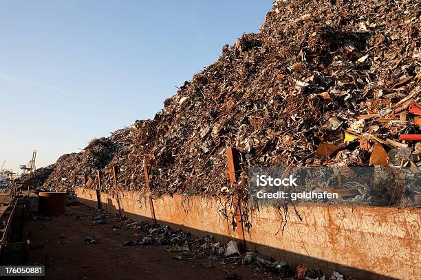 Marasmo - Fotografias de stock e mais imagens de Alto - Descrição Física - Alto - Descrição Física, Amontoar, Aço