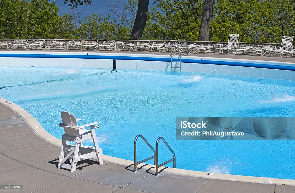 Piscine être remplie - Photo de Arbre libre de droits