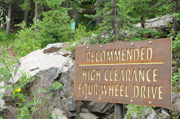 istock Recommended high clearance four wheel drive sign 176051335
