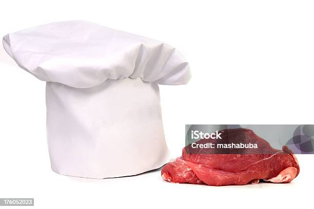 Gorro De Chef Y Carne Foto de stock y más banco de imágenes de Alimento - Alimento, Blanco - Color, Carne