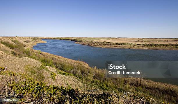 Fiume Saskatchewan Del Sud Di Saskatoon - Fotografie stock e altre immagini di Acqua - Acqua, Ambientazione esterna, Ampio