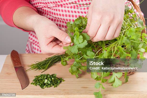 Erbe Di Taglio - Fotografie stock e altre immagini di Alimentazione sana - Alimentazione sana, Botanica, Cibi e bevande