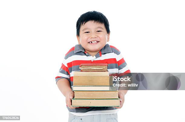 Porträt Von Eine Glückliche Junge Durchführung Bücher Stockfoto und mehr Bilder von 6-7 Jahre