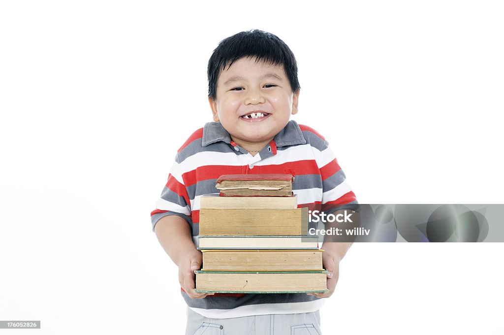 Retrato de um jovem feliz Carregando livros - Foto de stock de 6-7 Anos royalty-free