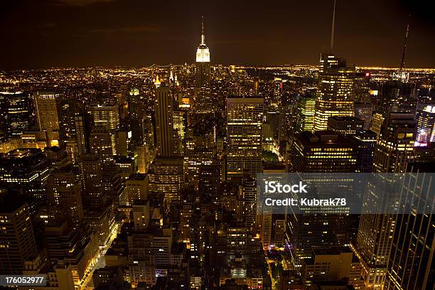 New York City Bei Nacht Stockfoto und mehr Bilder von Ampel - Ampel, Bauwerk, Beengt