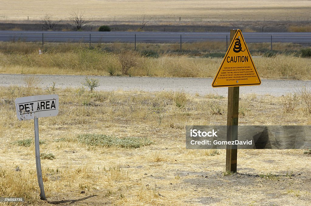 Crotale de panneaux d'avertissement et les animaux de compagnie - Photo de Californie libre de droits