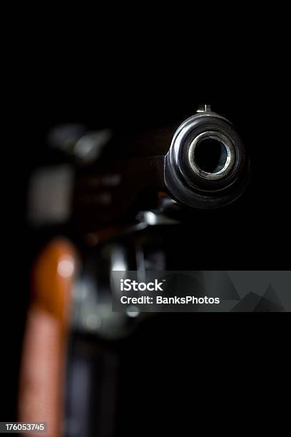Photo libre de droit de Pistolet Sur Noir banque d'images et plus d'images libres de droit de Acier - Acier, Arme à feu, Armement