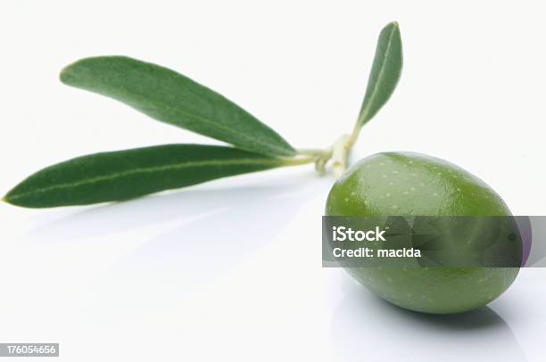 Oliva Foto de stock y más banco de imágenes de Aceituna - Aceituna, Aceituna verde, Agricultura