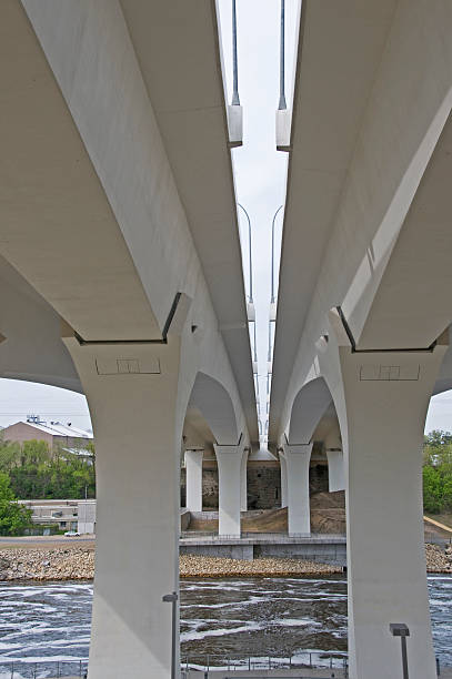 istock Rebuilt I-35 bridge in Minneapolis 176055887