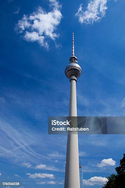 Foto de Torre De Televisãoberlim e mais fotos de stock de Berlim - Berlim, Em cima de, Nuvem