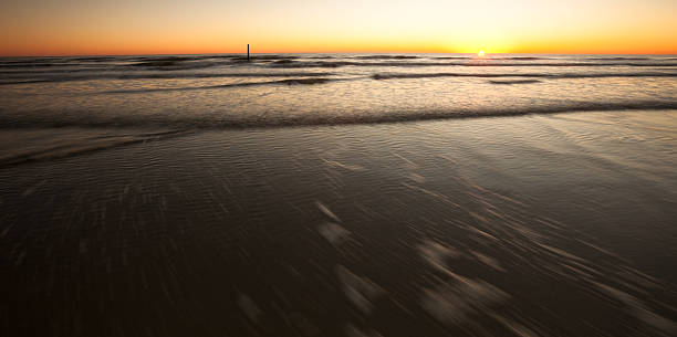 nascer do sol na praia - beach cumberland island environment tranquil scene - fotografias e filmes do acervo