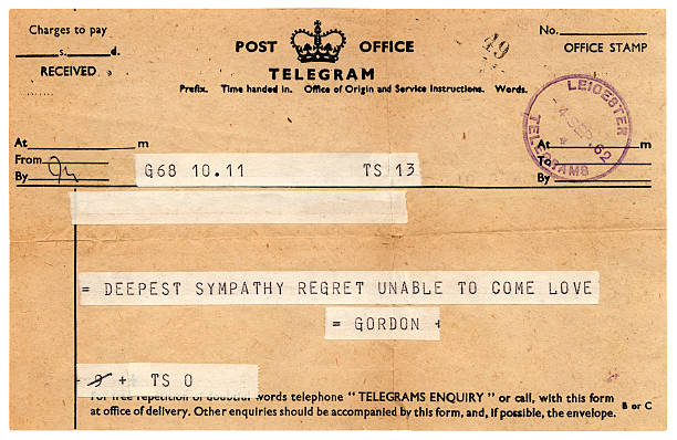 receptivos british telegrama 1962 - paper crumpled document letter - fotografias e filmes do acervo