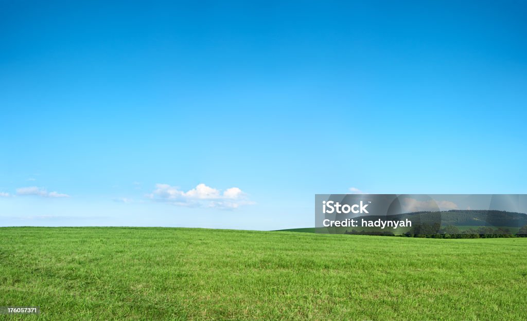 Primavera paisagem panorâmica 92MPix XXXXL tamanho-highlands, céu azul - Foto de stock de Azul royalty-free