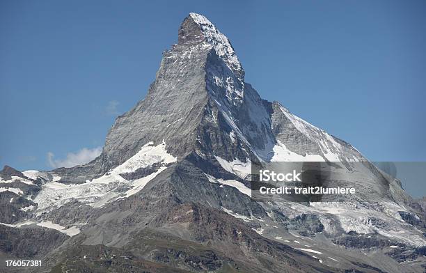 Góra Matterhorn W Zermatt Szwajcaria - zdjęcia stockowe i więcej obrazów Alpinizm - Alpinizm, Alpy, Alpy Szwajcarskie