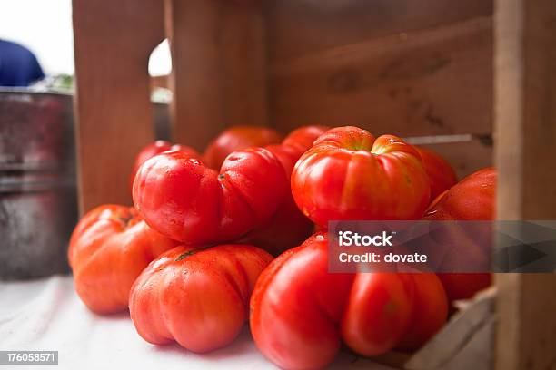 Tomate Heirloom - Fotografias de stock e mais imagens de Tomate - Tomate, Feira Agrícola, Mercado de Produtos Agrícolas