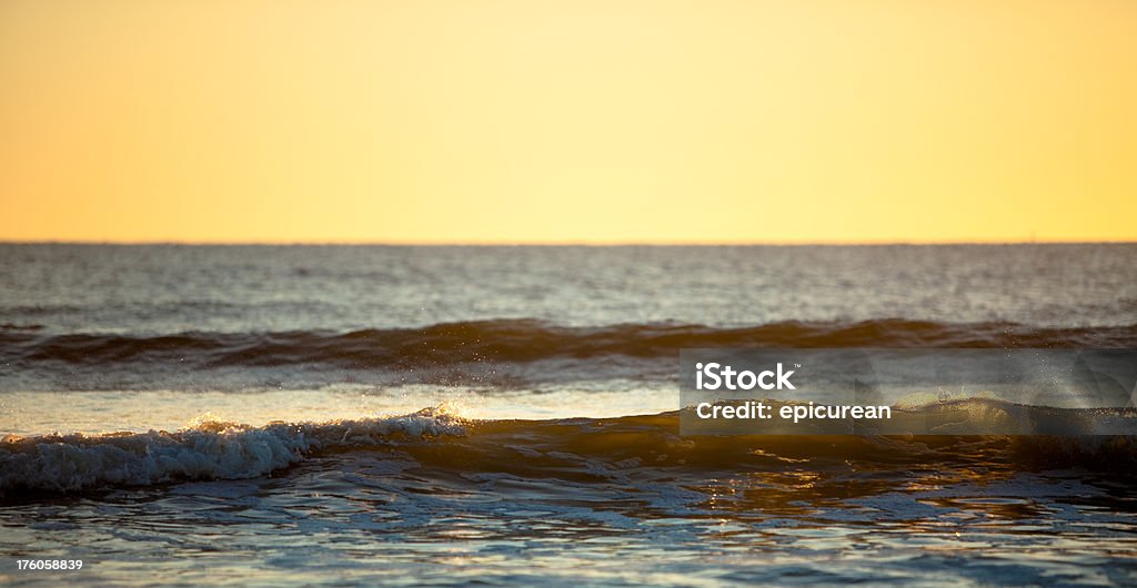 Lever du soleil sur la plage - Photo de Aube libre de droits