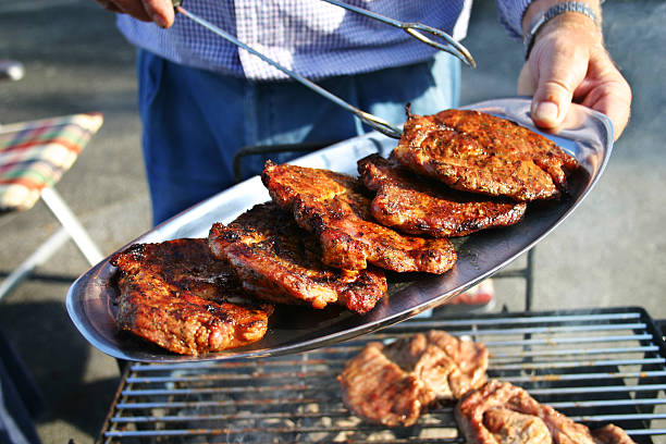 deliciosos platos de carne - grilled broiling outdoors horizontal fotografías e imágenes de stock