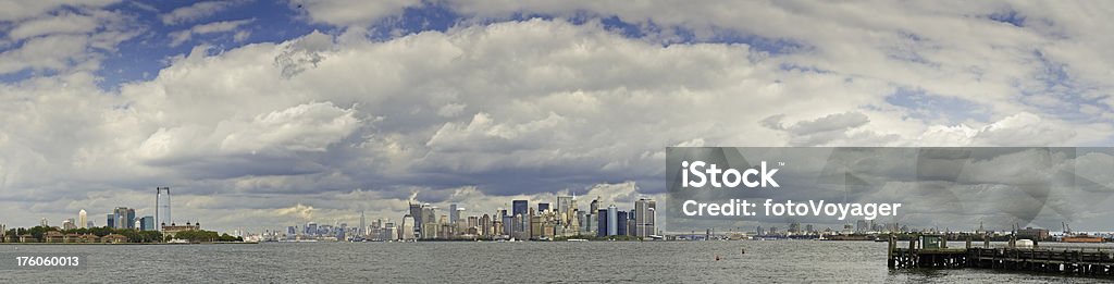 Puerto de Nueva York y de golf big sky vista panorámica de la ciudad - Foto de stock de Agua libre de derechos