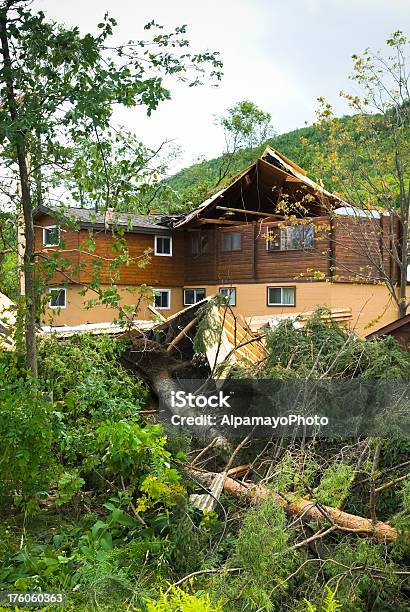 Tornado Następstwie Zniszczenie Działania Sił Naturyx - zdjęcia stockowe i więcej obrazów Architektura