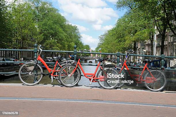 Foto de Bicicletas Em Amsterdam e mais fotos de stock de Amsterdã - Amsterdã, Arquitetura, Beleza