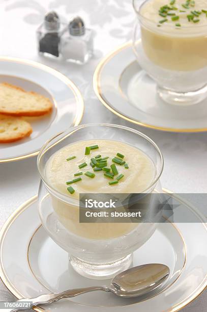 Vichyssoise Foto de stock y más banco de imágenes de Vichyssoise - Vichyssoise, Alimento, Aperitivo - Plato de comida